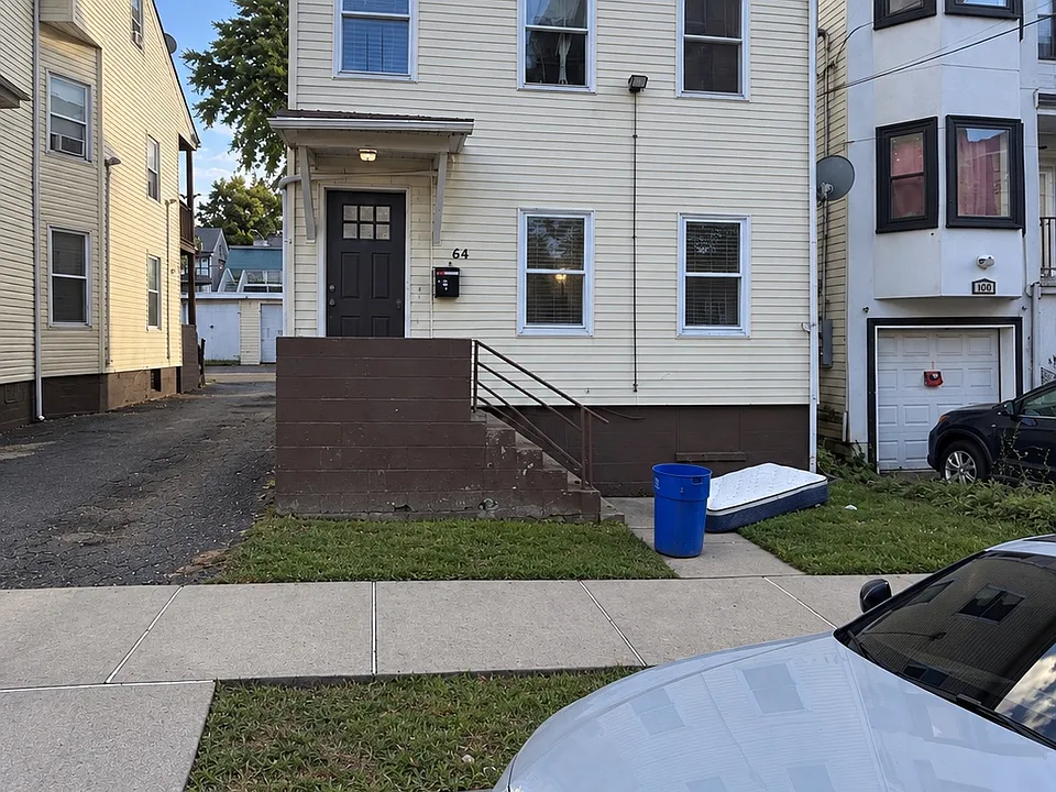 102 Montgomery St #1