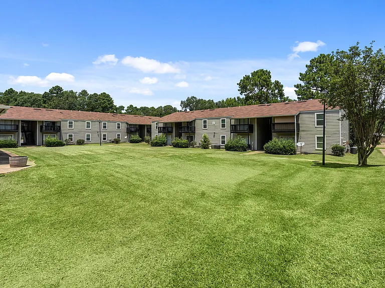Creekside Apartments — Photo 13