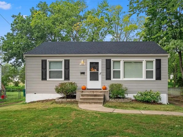 1925 Falcon Dr, Saint Louis, MO 63133
