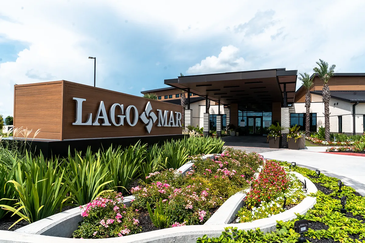 Building Photo - Lago Mar