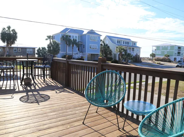 715 Palmetto Blvd, Edisto Island, SC 29438