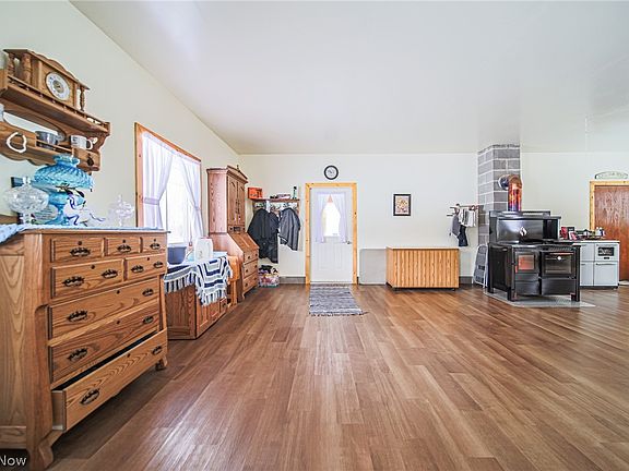 3rd image of 3542 Mann Rd