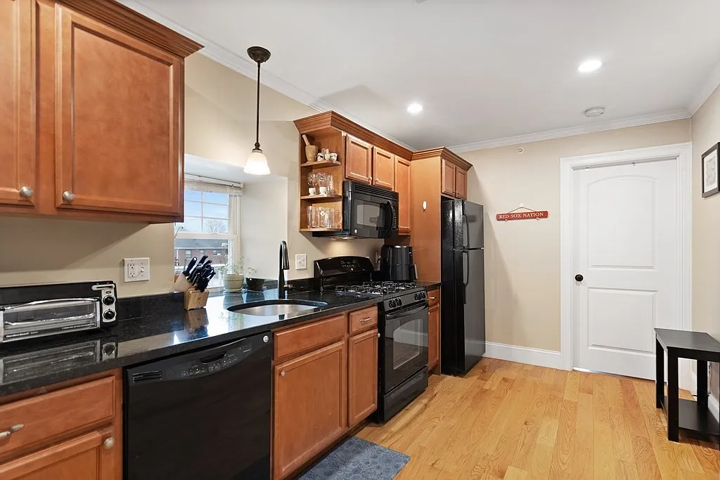 2 bed, 902 sqft, $2,900 — Photo 2