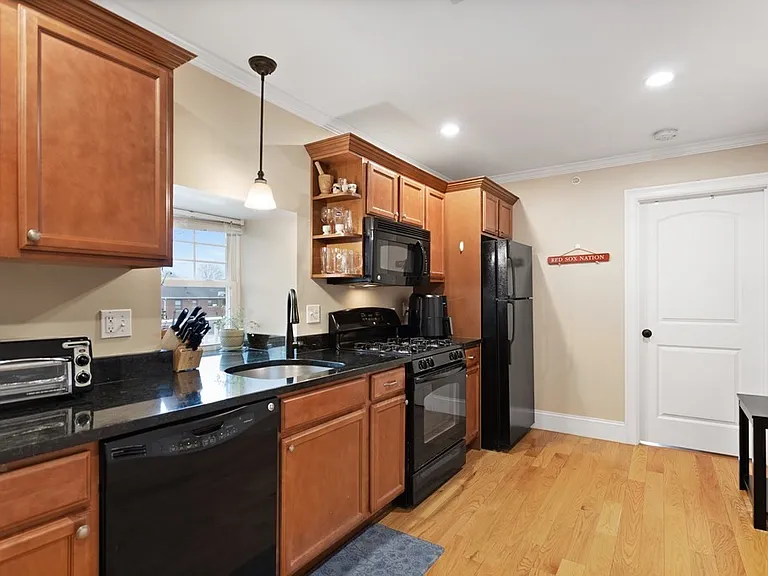 75 Pine St #31 — Photo 2