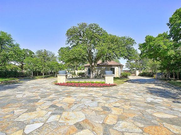 3rd image of 1718 Cypress Way