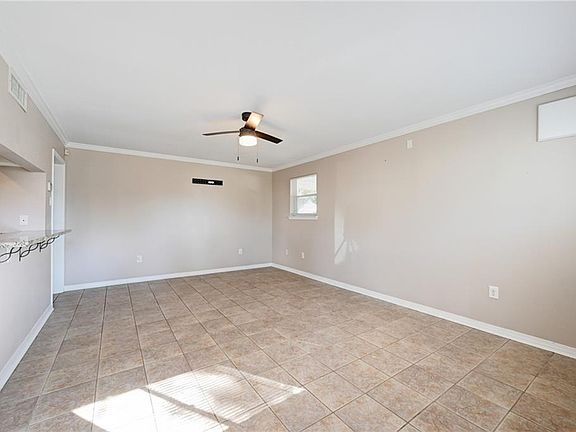 4th image of 335 W Robert E Lee Blvd