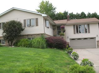 4 Arapahoe Ln, Kearney, NE 68847