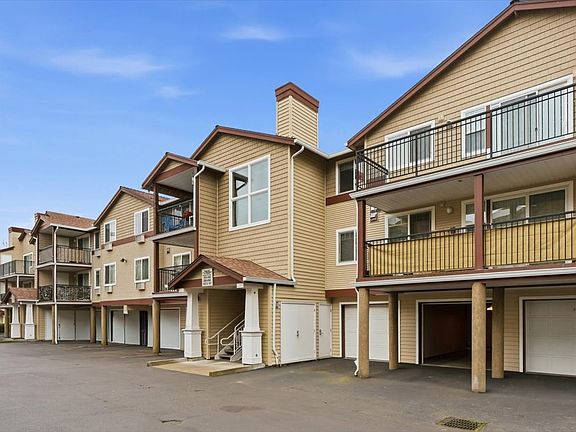 3rd image of 760 NW 185th Ave Unit 207