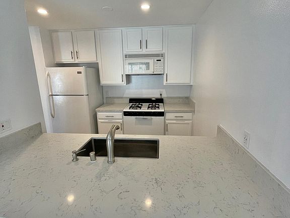 4th image of 1347 23rd St