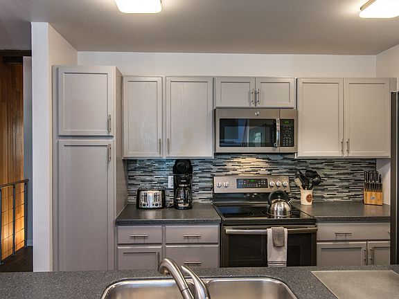 4th image of 1001 Commonwealth Dr #16
