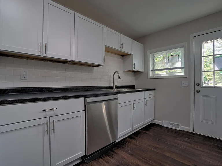 611 Lincolnway E #B — Photo 3