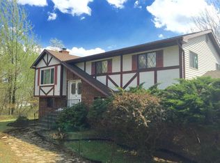 441 Clearview Dr, Long Pond, PA 18334