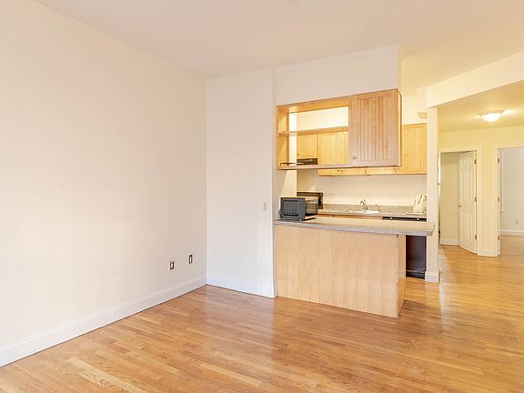 4th image of 828 Huntington Ave #1