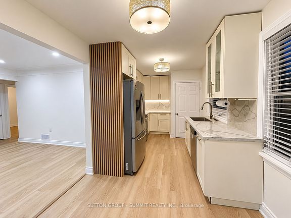 4th image of 9 Grenadier Dr