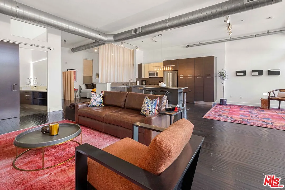 Studio, 2.0 bath, 1200 sqft, $4,200 — Photo 2