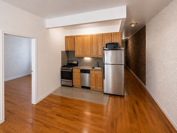 2nd image of 311 W 94th St APT 3A