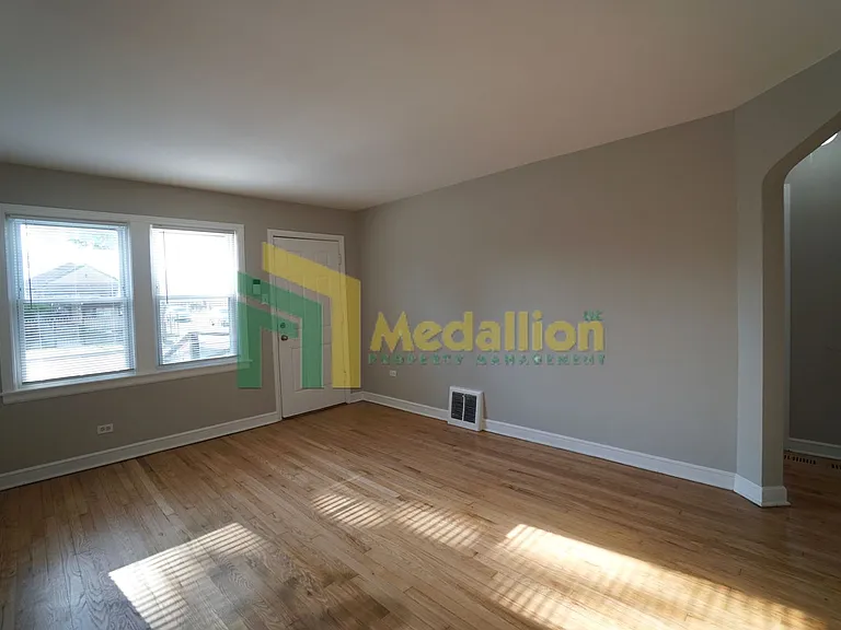 9858 S Drexel Ave — Photo 4