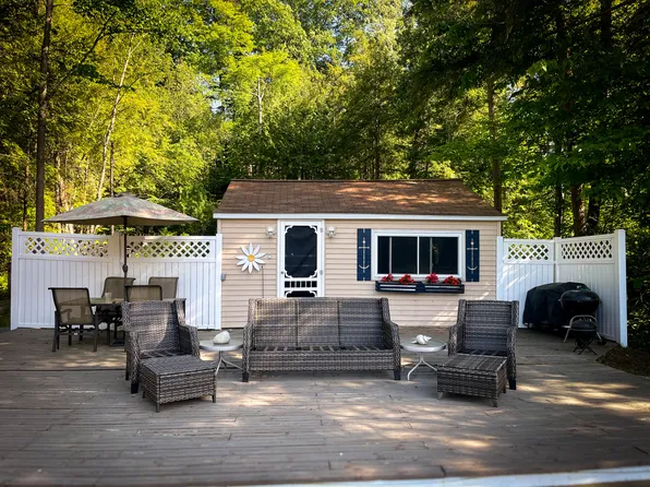 4629 S Croton Hardy Dr, Newaygo, MI 49337