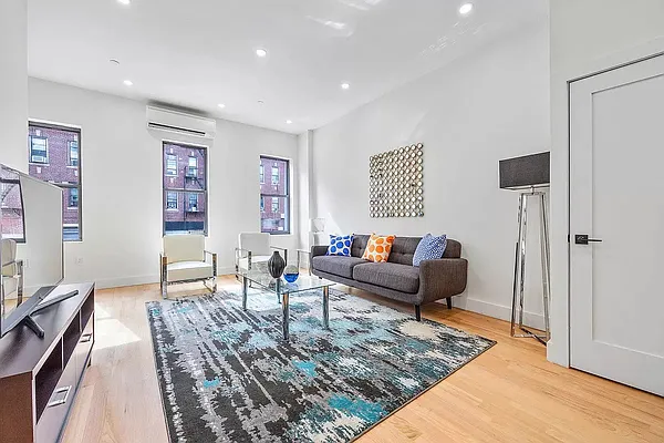 Rented by Safdie Realty Group | media 12