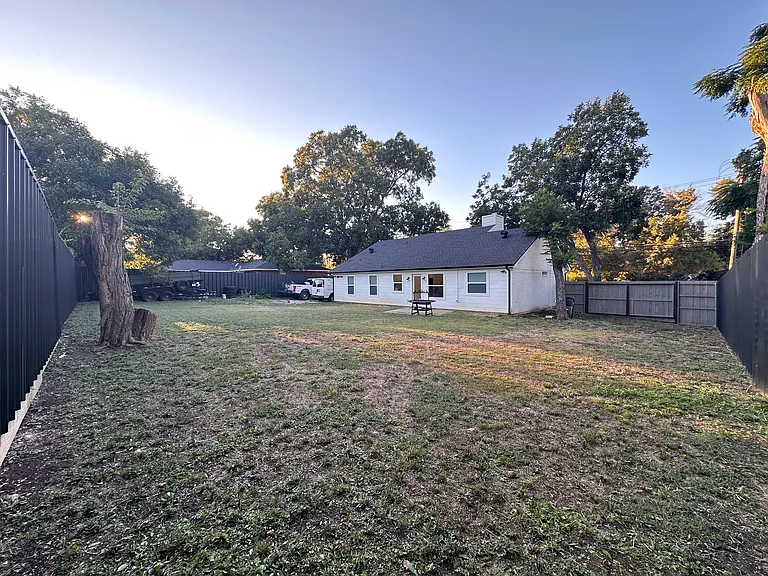 314 E Center St — Photo 2