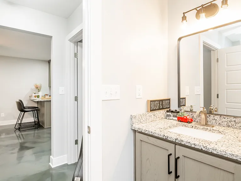 1422 E Elm St #1 — Photo 19