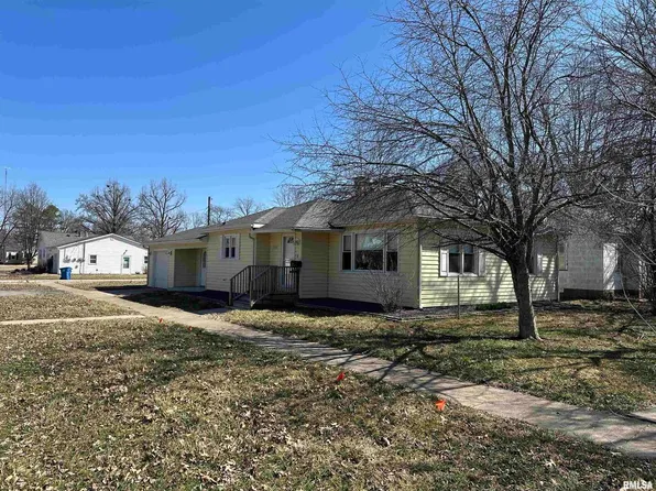 1101 E 4th St, Centralia, IL 62801