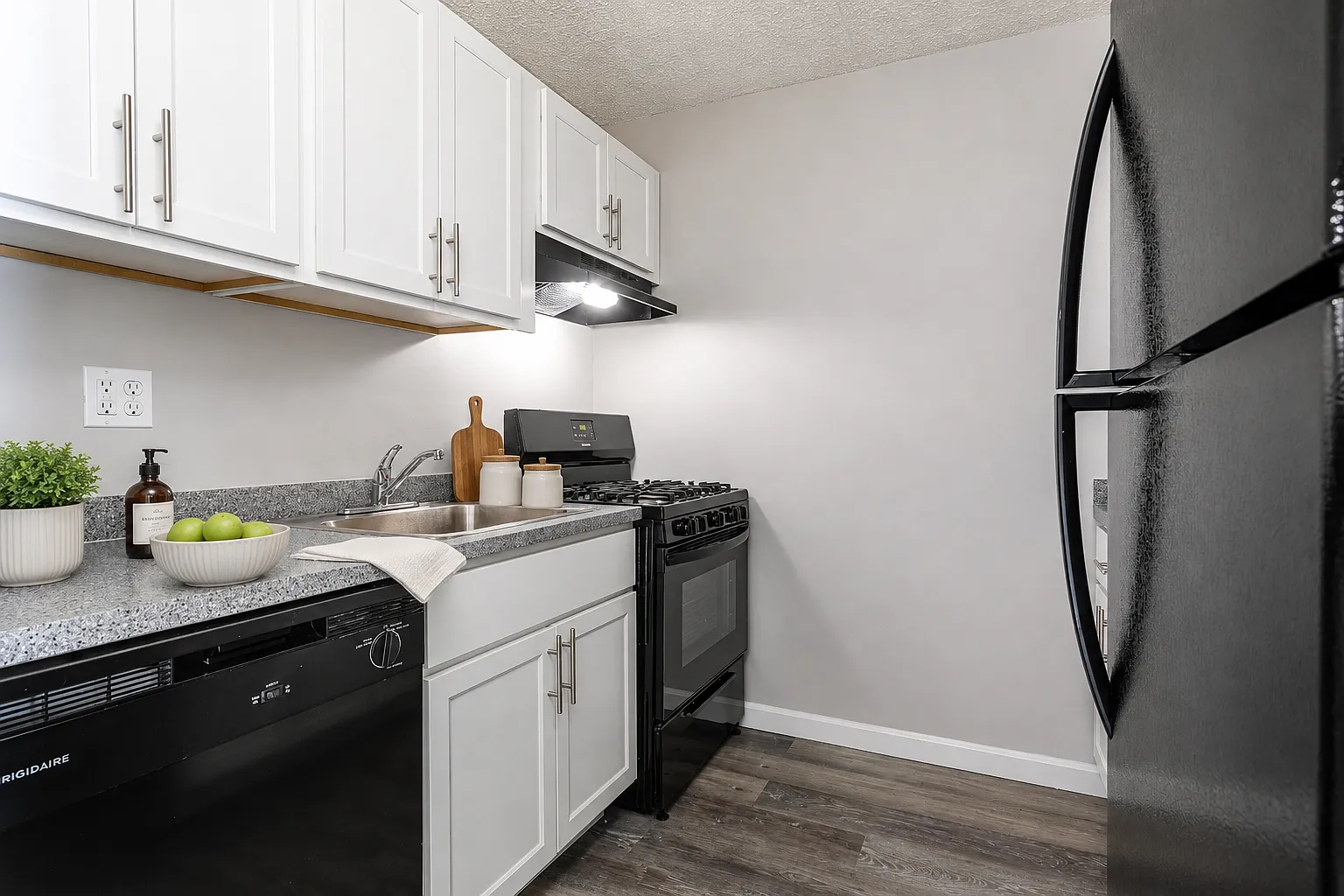 Skyline Drive Apartments — Photo 3