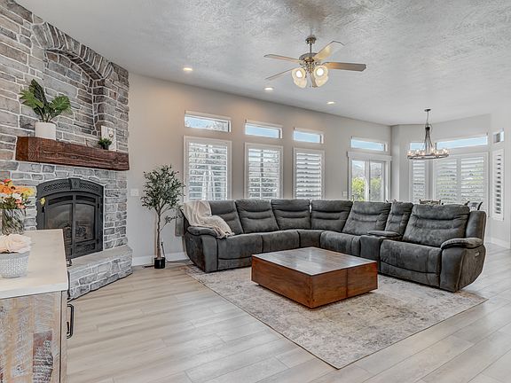 3rd image of 5997 Silver Saddle Way