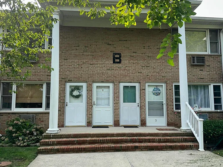 324 Shore Dr #B-8 — Photo 2