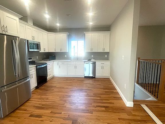4th image of 347 Beach Ave #B