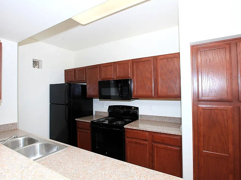 Raintree Apartments — Photo 14
