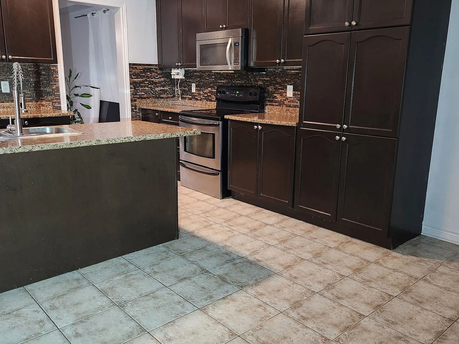 3 bed, $2,500 — Photo 2
