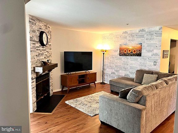 4th image of 50 Sandstone Ct APT B