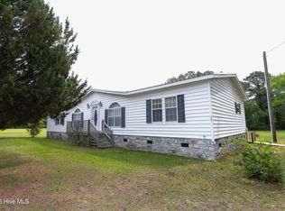 381 Winery Rd, Sneads Ferry, NC 28460