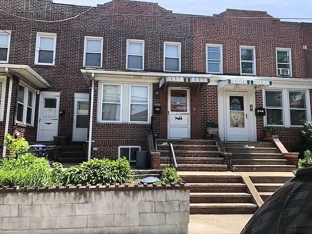 2nd image of 2377 33rd St
