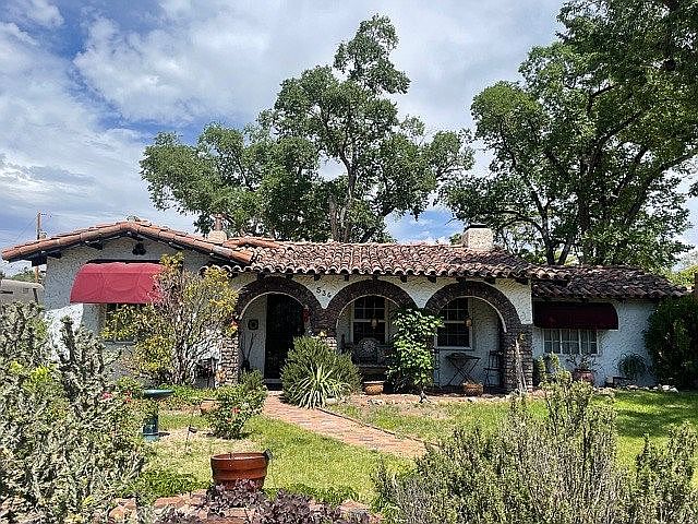 1st image of 536 Hermosa Dr NE