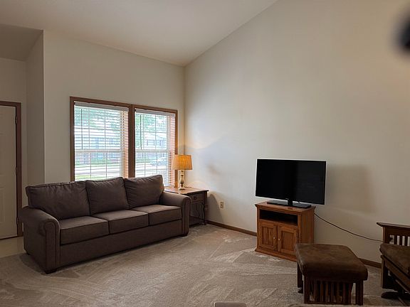 5th image of 569 E Slifer St #2
