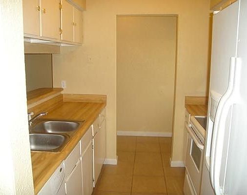 2nd image of 5816 S Oak Dr