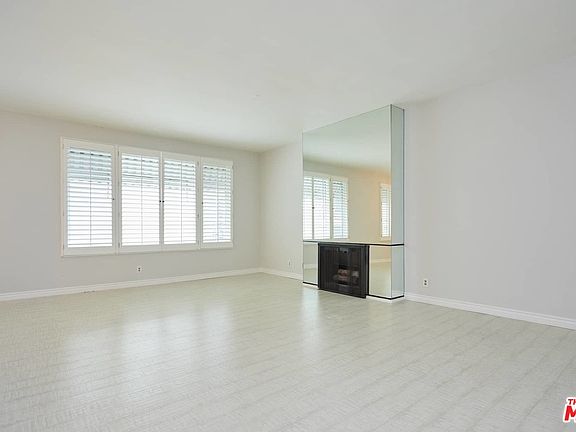 3rd image of 125 S Elm Dr APT 202