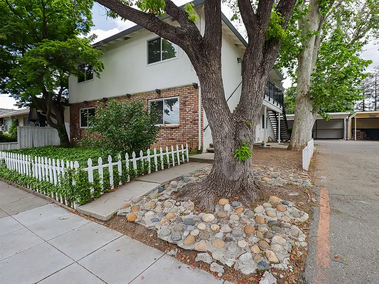 972 College Drive — Photo 2