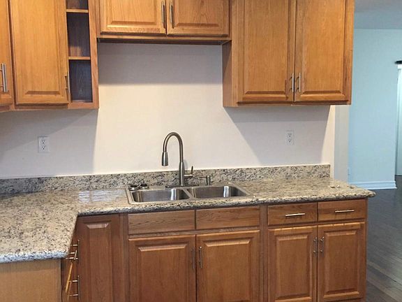3rd image of 282 Jersey St APT 4