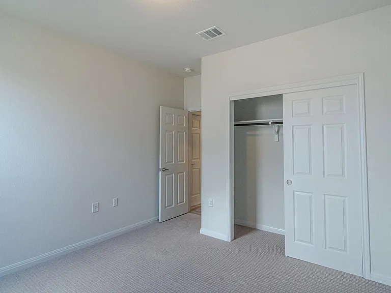 917 Falkland Trce — Photo 8