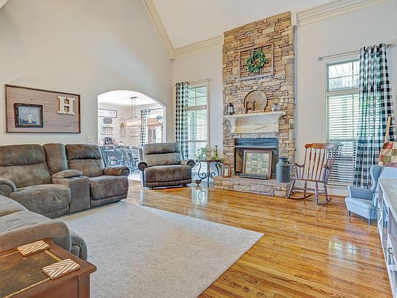 5th image of 113 Wisteria Dr