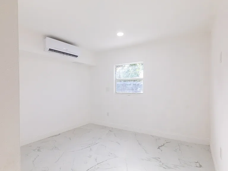 1101 NW 14th Ct — Photo 5