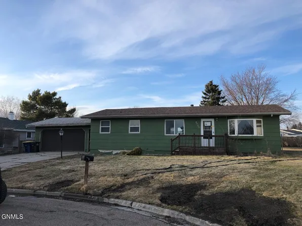 1425 Skyline Cir, Jamestown, ND 58401