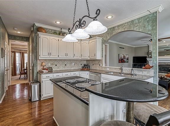 5th image of 2205 SW Walden Dr