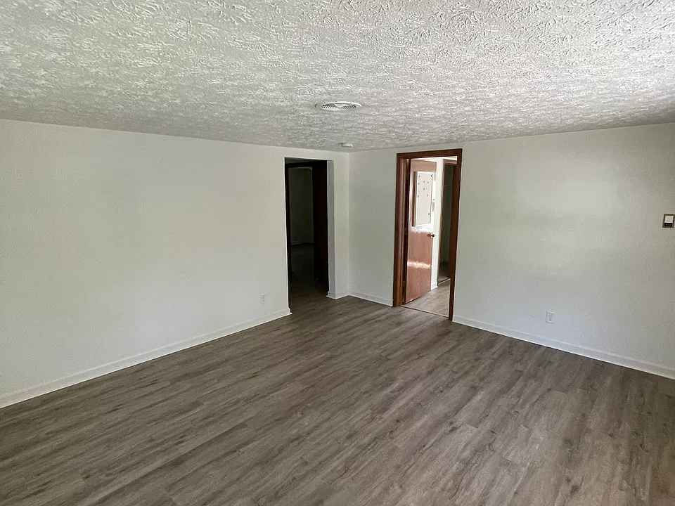 FRONT ROOM