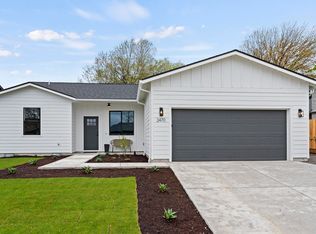 2470 Powell St, Medford, OR 97504