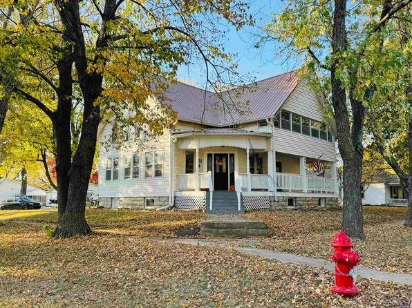 301 Cedar St, Overbrook, KS 66524