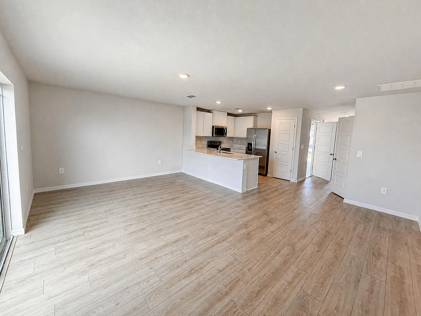 3 bed, 2.5 bath, 1463 sqft, $2,570 — Photo 4